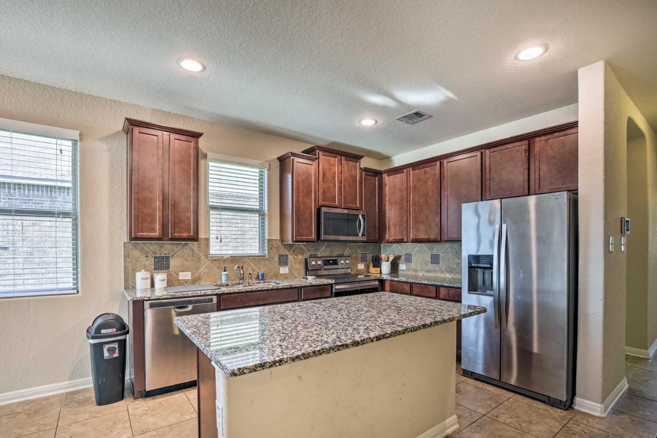 San Antonio Home With Yard About 8 Mi To Lackland! Exterior photo