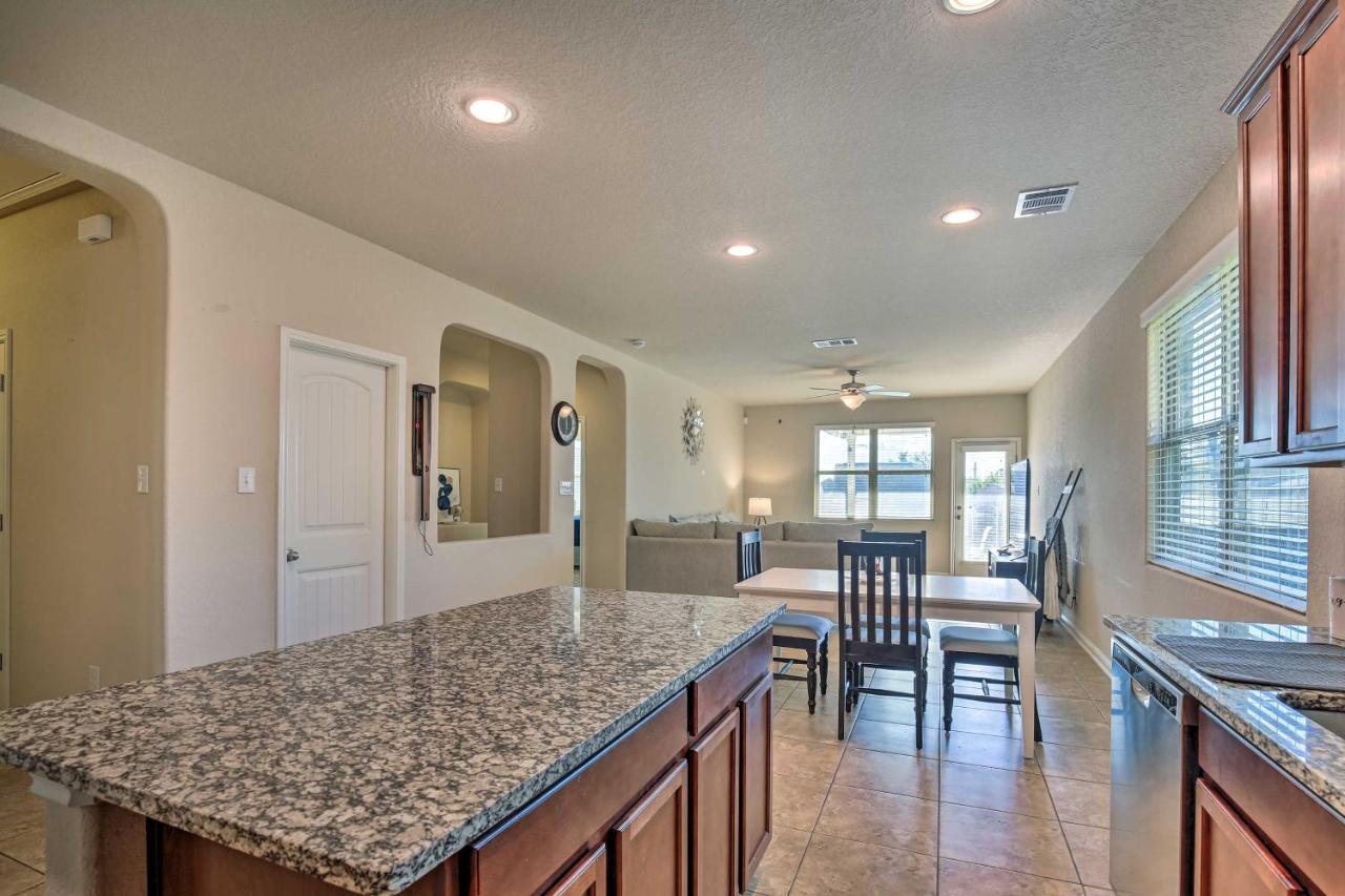 San Antonio Home With Yard About 8 Mi To Lackland! Exterior photo